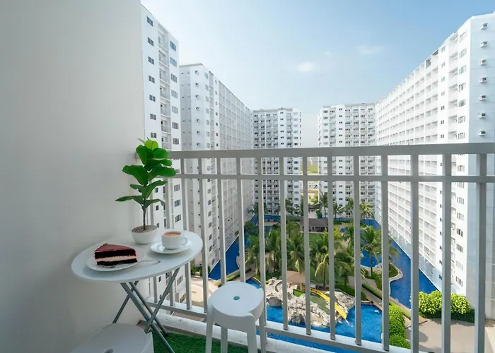 Apartment 1br Pool View Retreat Near Moa Stylish & Cozy