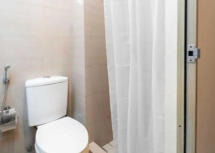 Apartment 1br Pool View Retreat Near Moa Stylish & Cozy