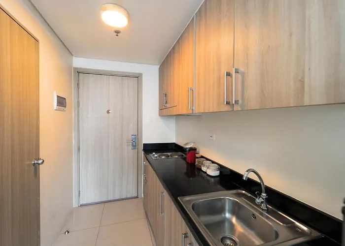 Apartment 1br Pool View Retreat Near Moa Stylish & Cozy Manila